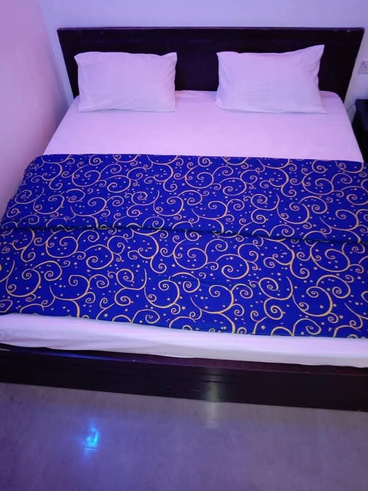 District Hotel and Suits, no 5 abasi umo street, off Goodluck Jonathan Boulevard, Uyo. For Easy Bookings And Reservations, Please Contact Cloza App Representative On Call And Watsapp. Details Below