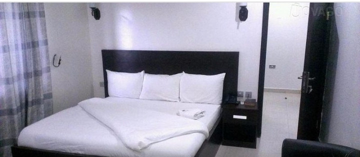 HABITAT HOTELS AND SUITS PORTHARCOURT NTA CHOBA ROAD BY RUMUOALOGUE  For Easy Bookings And Reservations, Please Contact Our Cloza App Representative On Call And Watsapp. Details Below