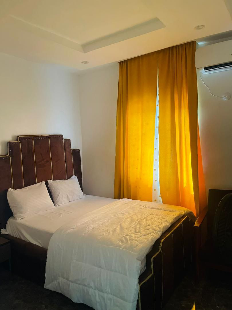 CATHAIVI HOTELS AND SUITS PORTHARCOURT RIVERS STATE ALLU.For Easy Bookings And Reservations, Please Contact Our Cloza App Representative On Call And Watsapp. Details Below