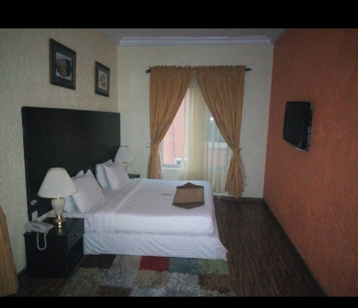 MONALISA HOTEL, SAPTEX ROAD,  YENAGOA, BAYELSA STATE. For Easy Bookings And Reservations, Please Contact Our Cloza App Representative On Call And Watsapp. Contact Details Below