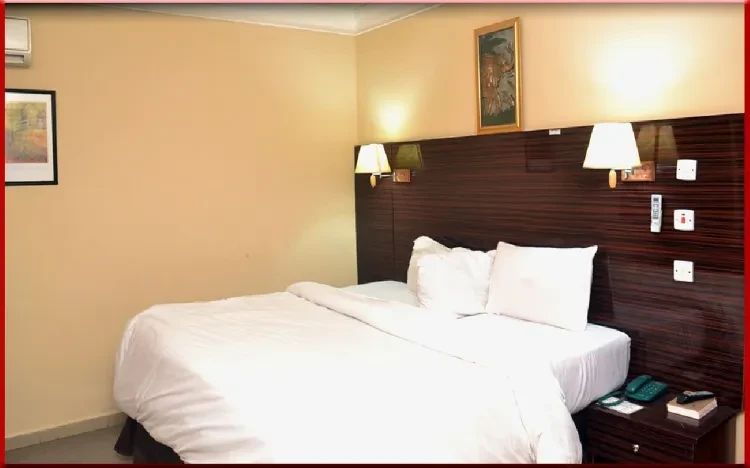 WESTVIEW HOTEL, NO 65 BOUNDARY ROAD GRA, BENIN CITY, EDO STATE. For Easy Bookings And Reservations, Please Contact Cloza App Representative On Call And Watsapp. Details Below