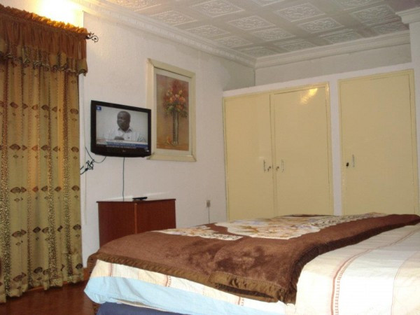 KIKO HOTEL, NO 3 DELTA CRESCENT, OFF IKPOKPAN ROAD GRA, BENIN CITY, EDO STATE. For Easy Bookings And Reservations, Please Contact Our Cloza App Representative On Call And Watsapp. Details Below