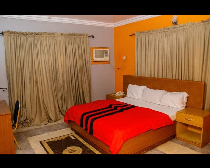 DE DON'S SUITE, 67A WOJI ROAD GRA, PHASE 2. PORTHARCOURT, RIVERS STATE. For Easy Bookings And Reservations, Please Contact Our Cloza App Representative On Call And Watsapp. Details Below