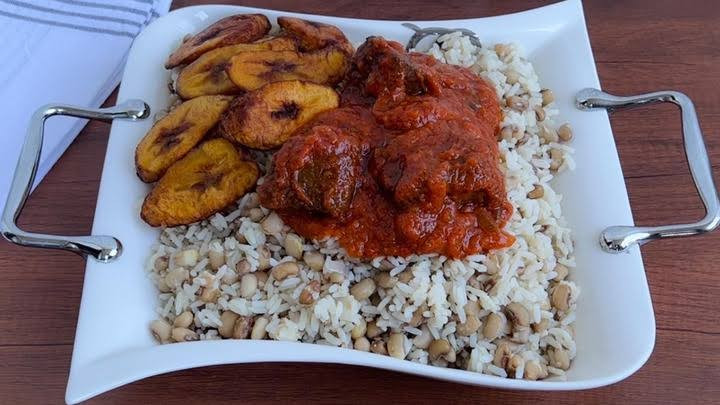 Mamaput... WhiteRice., Porage/White Beans. And 2meats. #2,100. Note. Don't Eat If Seal Is Broken. Available From 7.30am to 10.30am