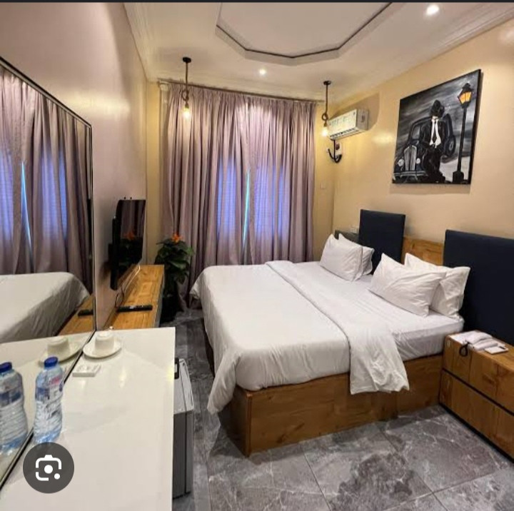 DE VAST LUXURY APARTMENT. WATER BOARD ESTATE OFF MARIAN ROAD, CALABAR, CROSS RIVER. For Easy Bookings And Reservations, Please Contact Our Cloza App Representative On Call And Watsapp. Details Below
