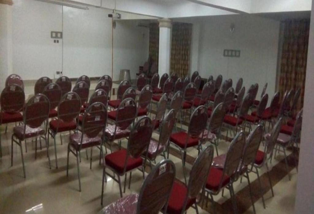 ROYAL PARK HOTEL AND SUITES, 29 IZUKA OKOLO STREET, OFF SUMMIT ROAD. ASABA DELTA STATE. HALL RATE. For Booking Contact Cloza App Representative On Call And Watsapp. Details Below