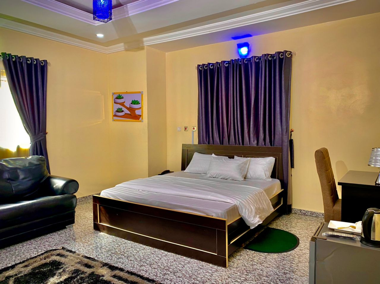 DARIANS LODGE AND SUITE, CALABAR. For Easy Bookings And Reservations, Please Contact Our Cloza App Representative On Call And Watsapp. Details Below